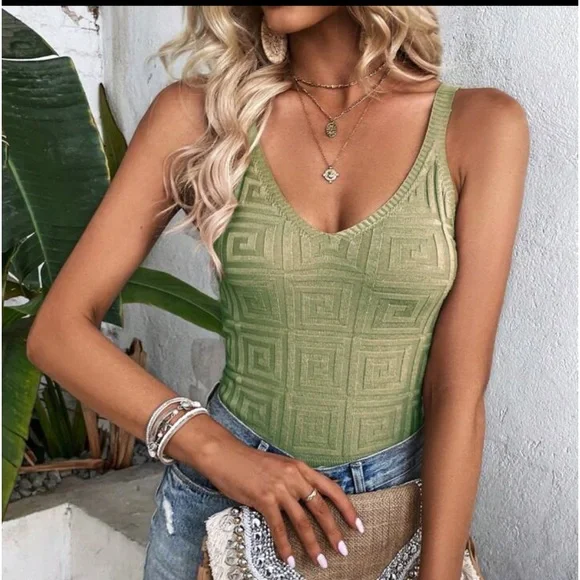 Small nwot Gorgeous olive green tank top with V-Cut in back and low cut in front - Picture 4 of 6
